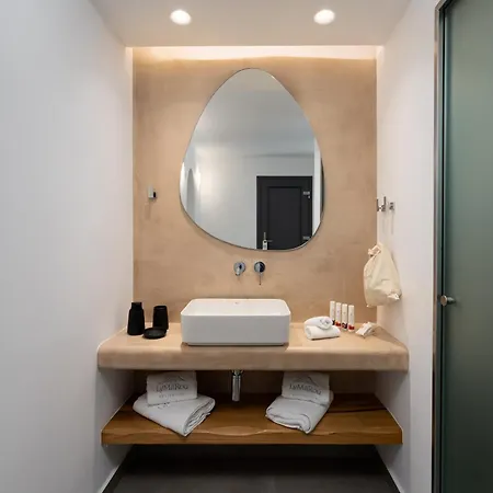 Lymarou Collection Apartahotel 4*